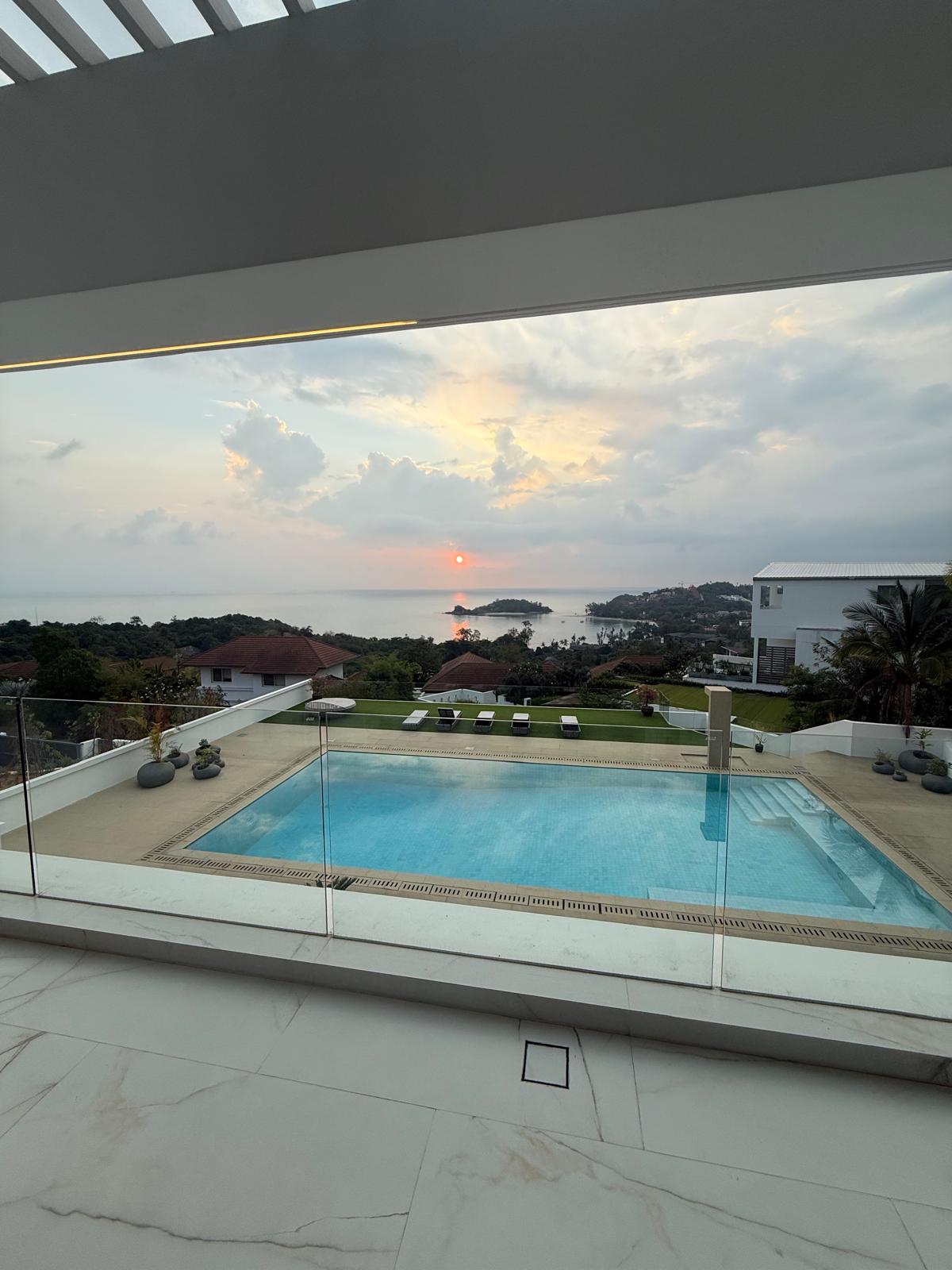 Manao villa infinity pool overlooking the ocean